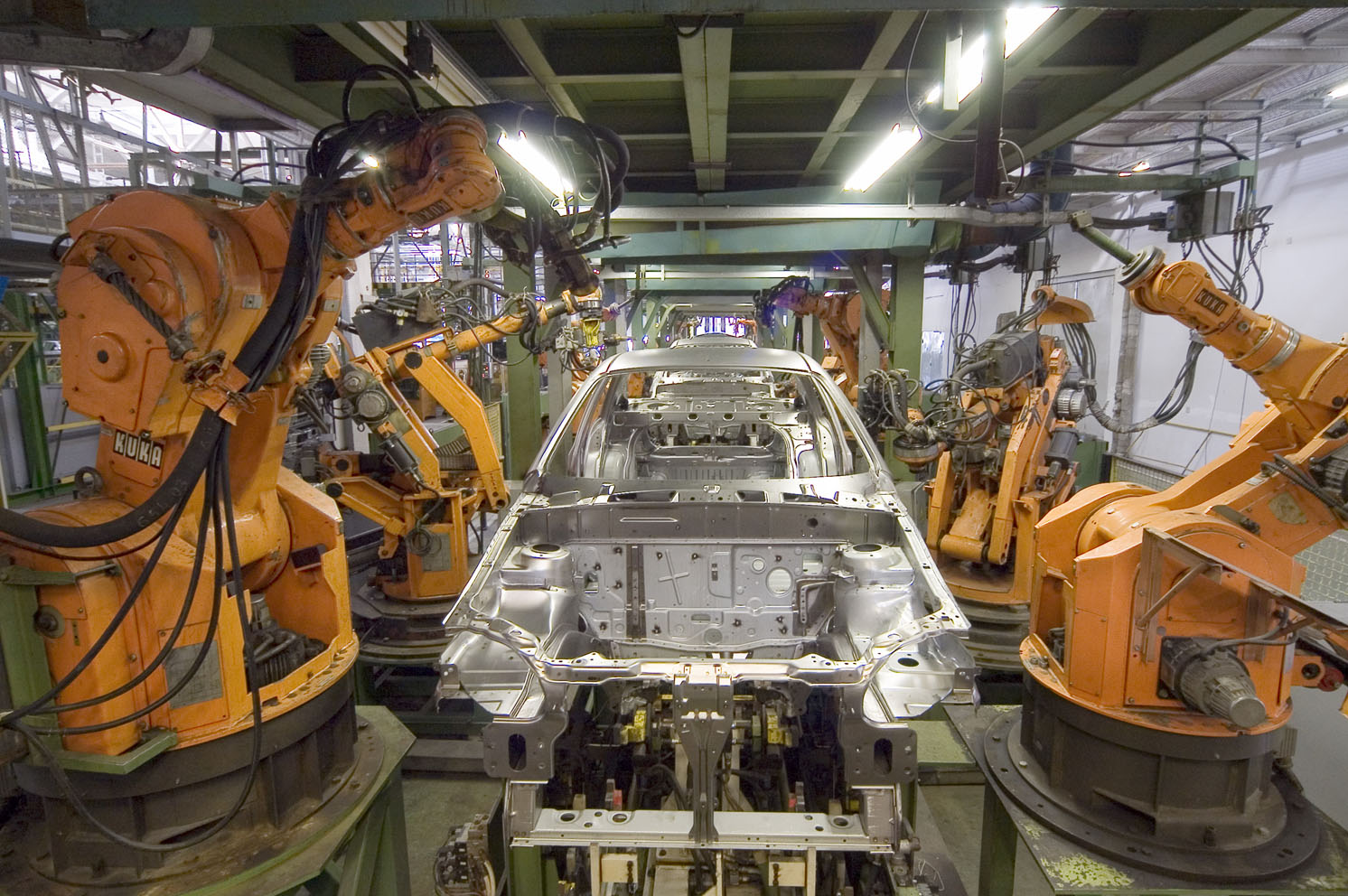 Célula Robotizada Automotriz con Robots KUKA