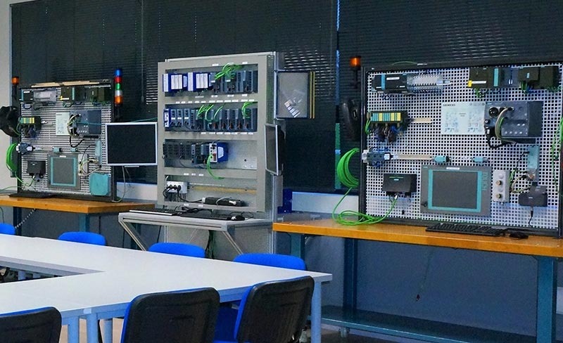 Laboratorio de simulación SCADA y PLC