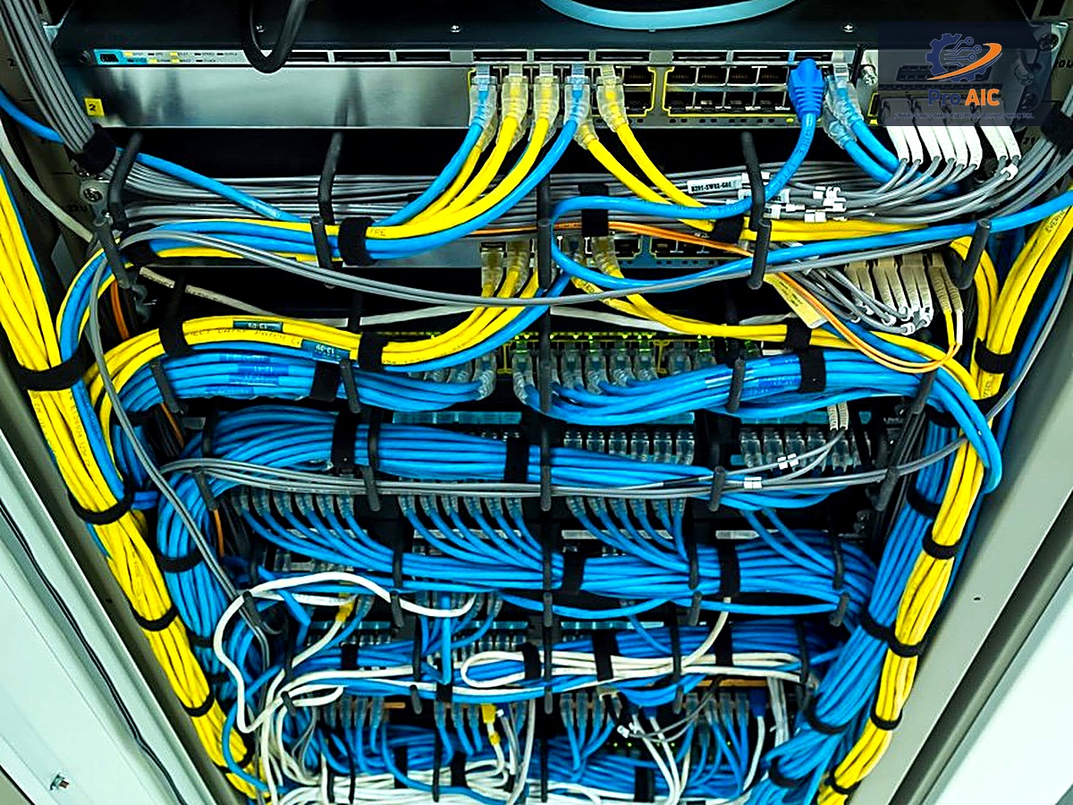 Racks de Conmutación y Servidores OT/IT Pro AIC